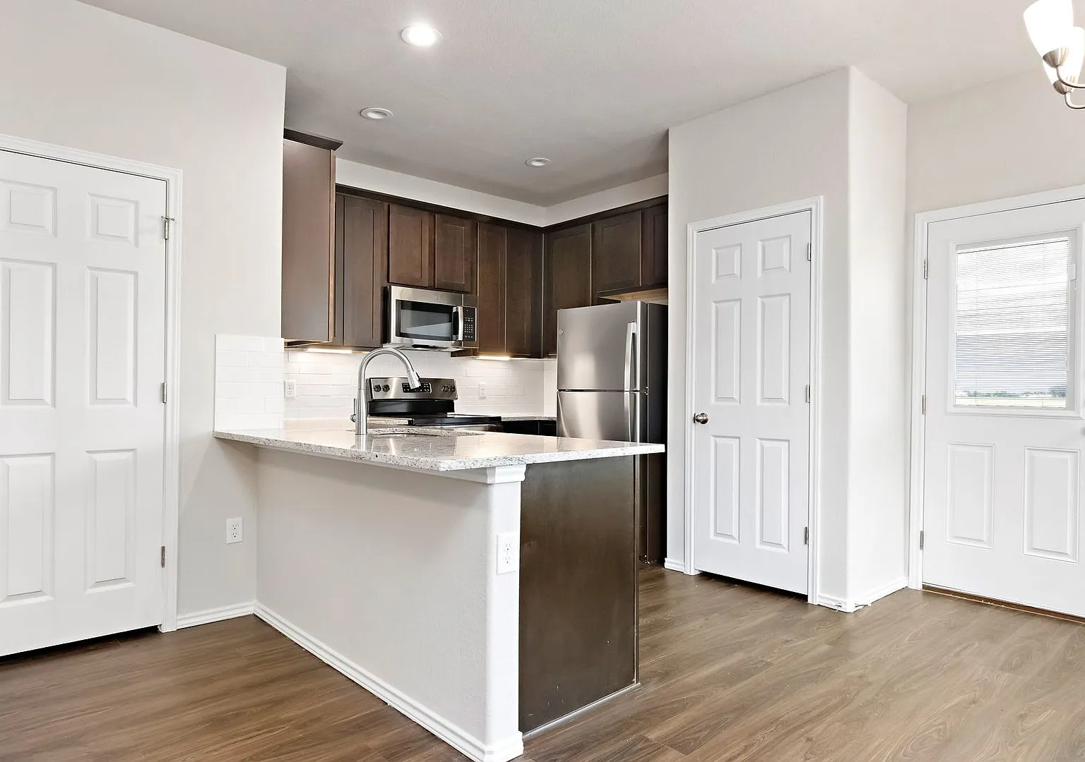 Luxury Townhome — Photo 3
