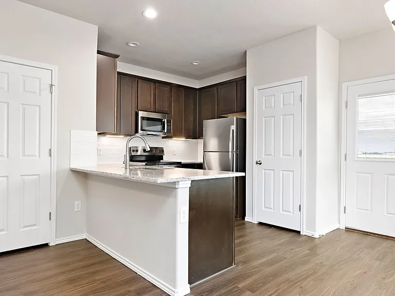 9204 Canyon Bnd #1 — Photo 3