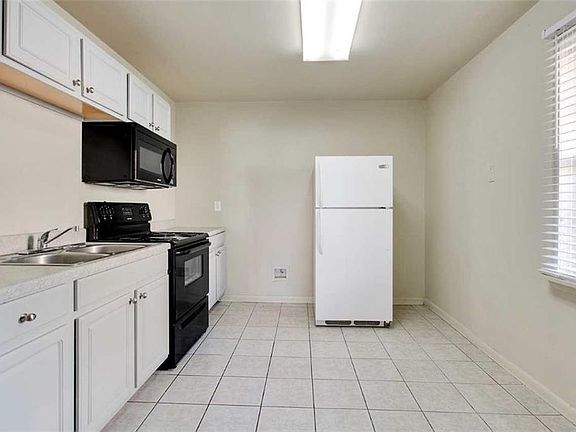 3rd image of 2012 Bienville St APT 1
