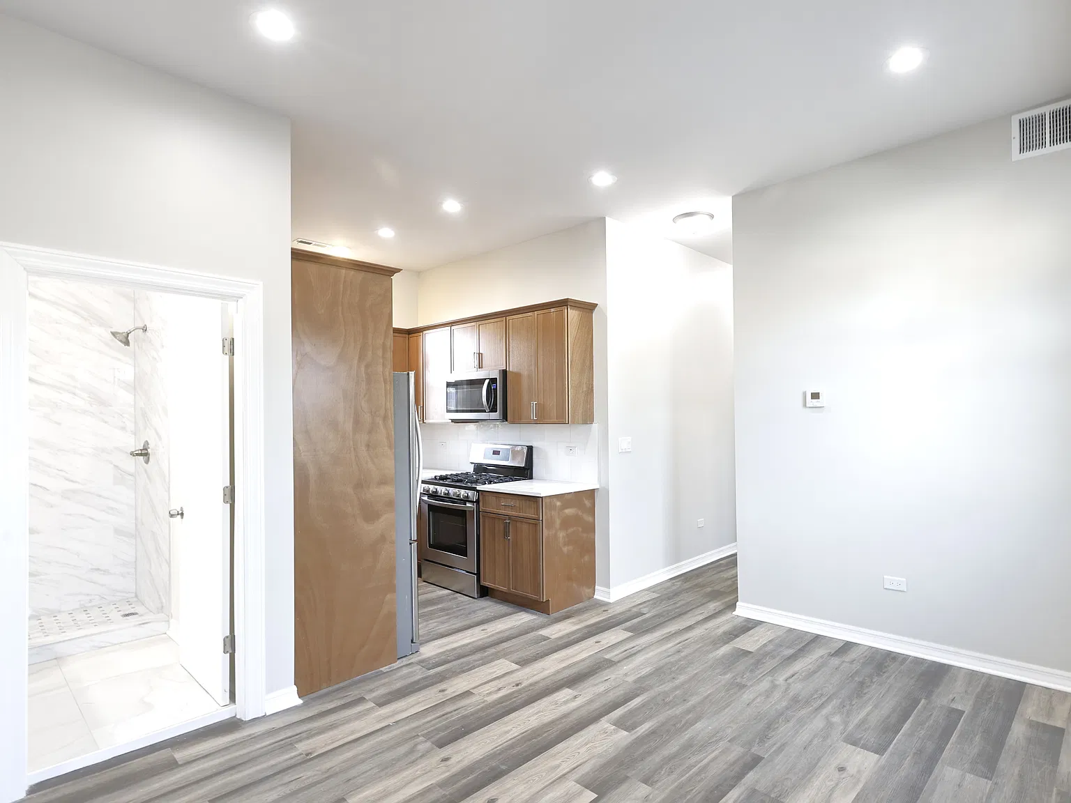 2 bed, 700 sqft, $1,750 — Photo 2