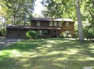 12 Landview Dr, Dix Hills, NY 11746