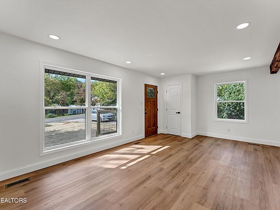 5th image of 1604 Bradshaw Garden Rd