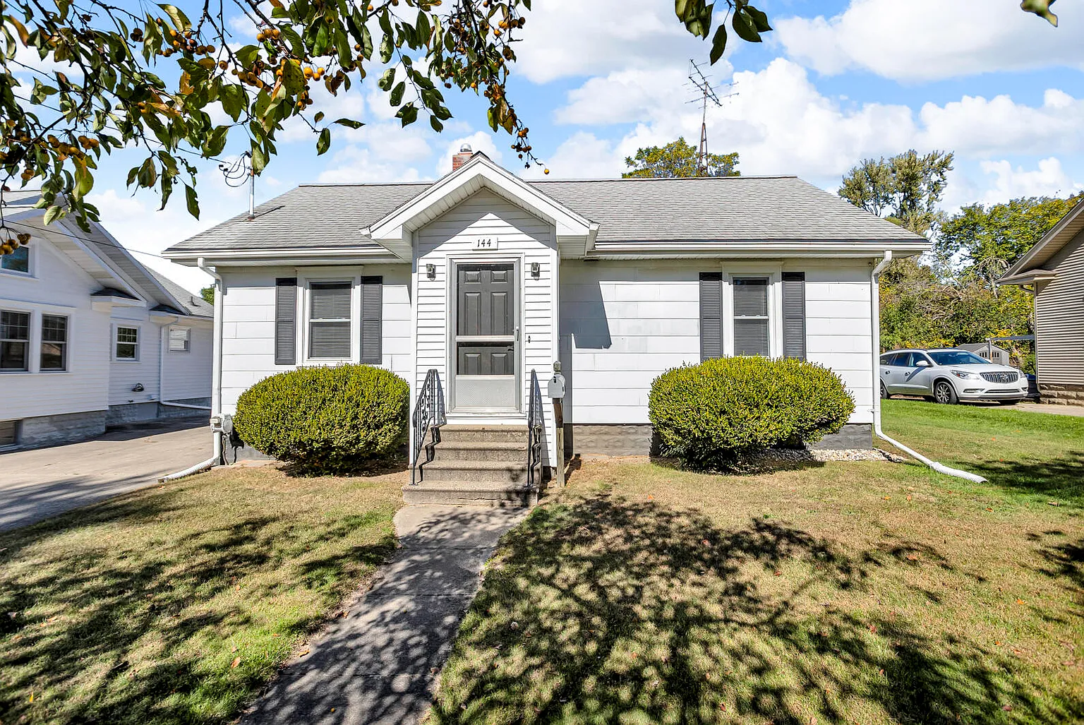 144 Walcott Ave photo 1