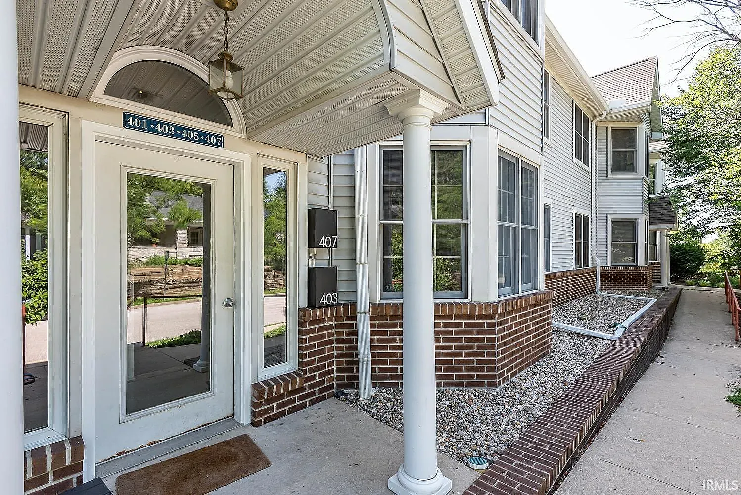 2 bed, 1900 sqft, $2,200 — Photo 1