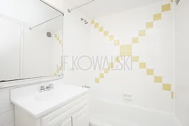 Rented by R New York