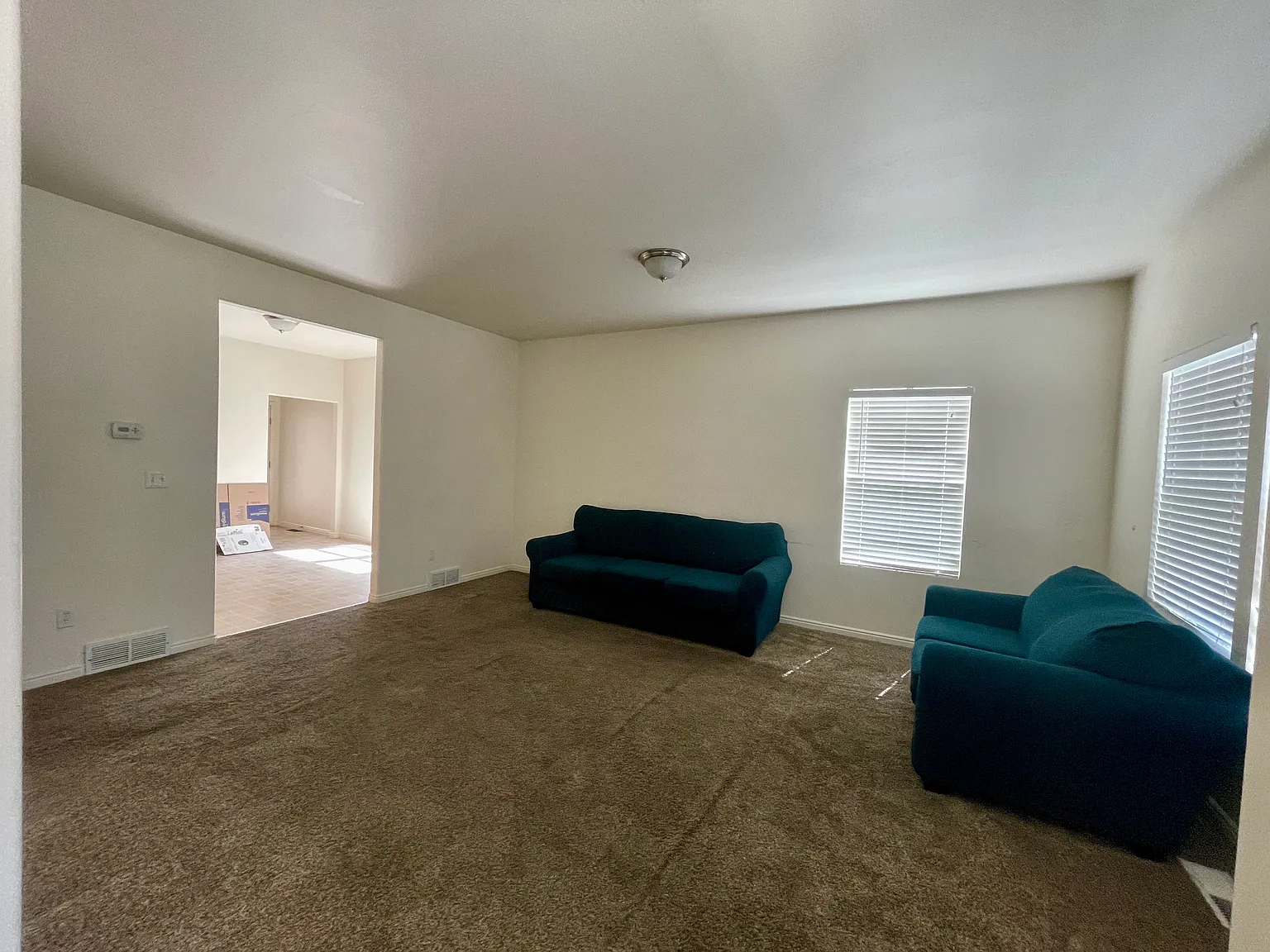 4 bed, 2.5 bath, 1886 sqft, $2,500 — Photo 2