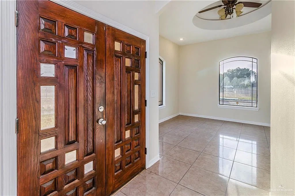 3 bed, 2.0 bath, 1648 sqft, $1,700 — Photo 2