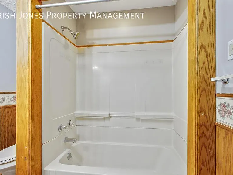 26 Bolton Pl #LOWER — Photo 8