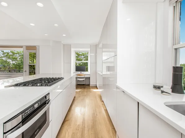 3777 Independence Avenue image 4 of 25