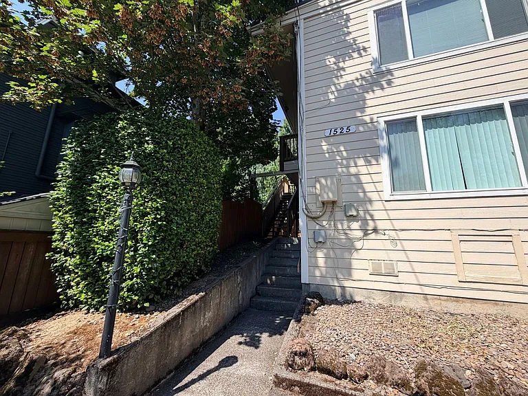 1525 SE Salmon St #1-5 — Photo 8