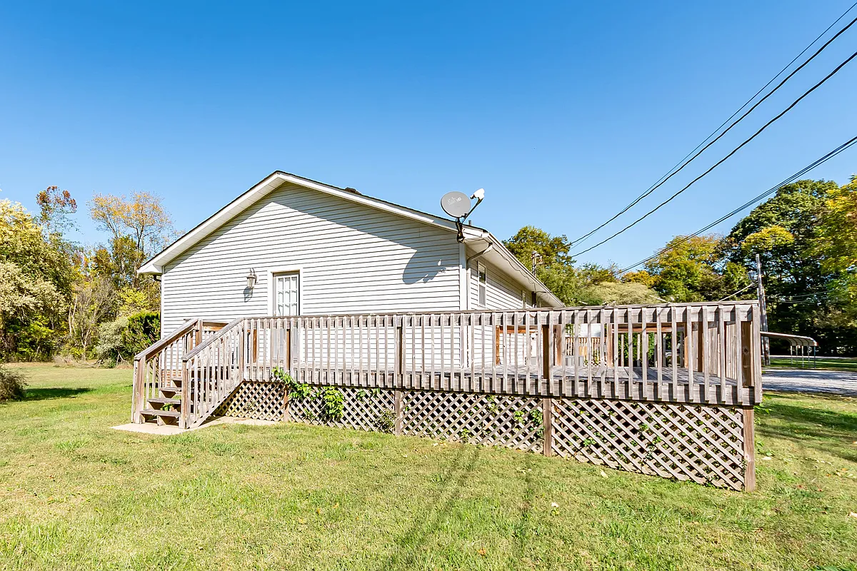 Building Photo - 118 E Acres Ave #A