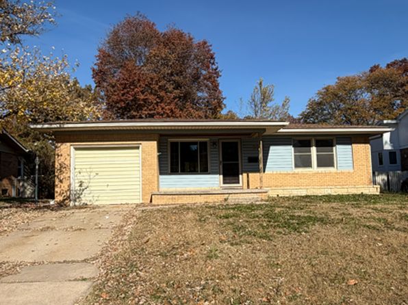 3808 E Meadowlane St