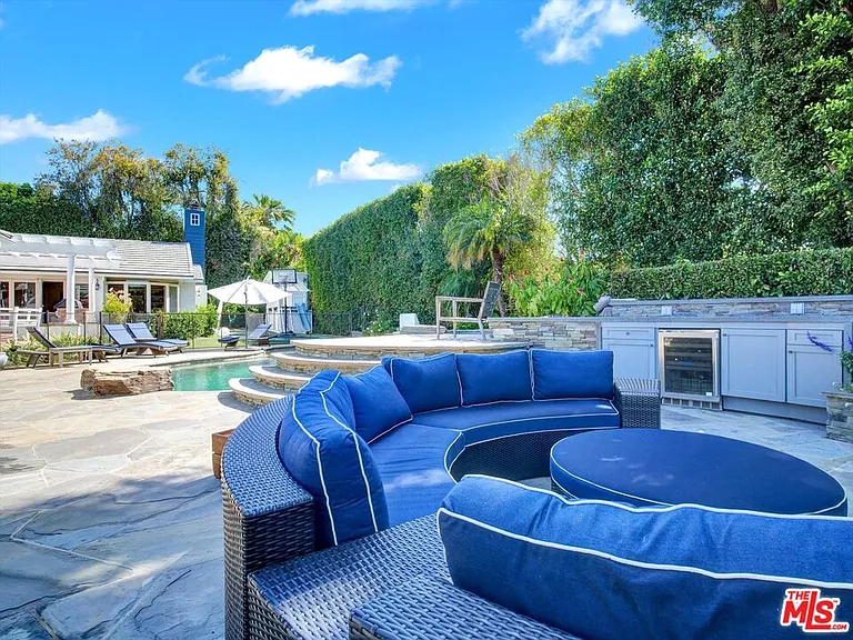 1056 Corsica Dr — Photo 49