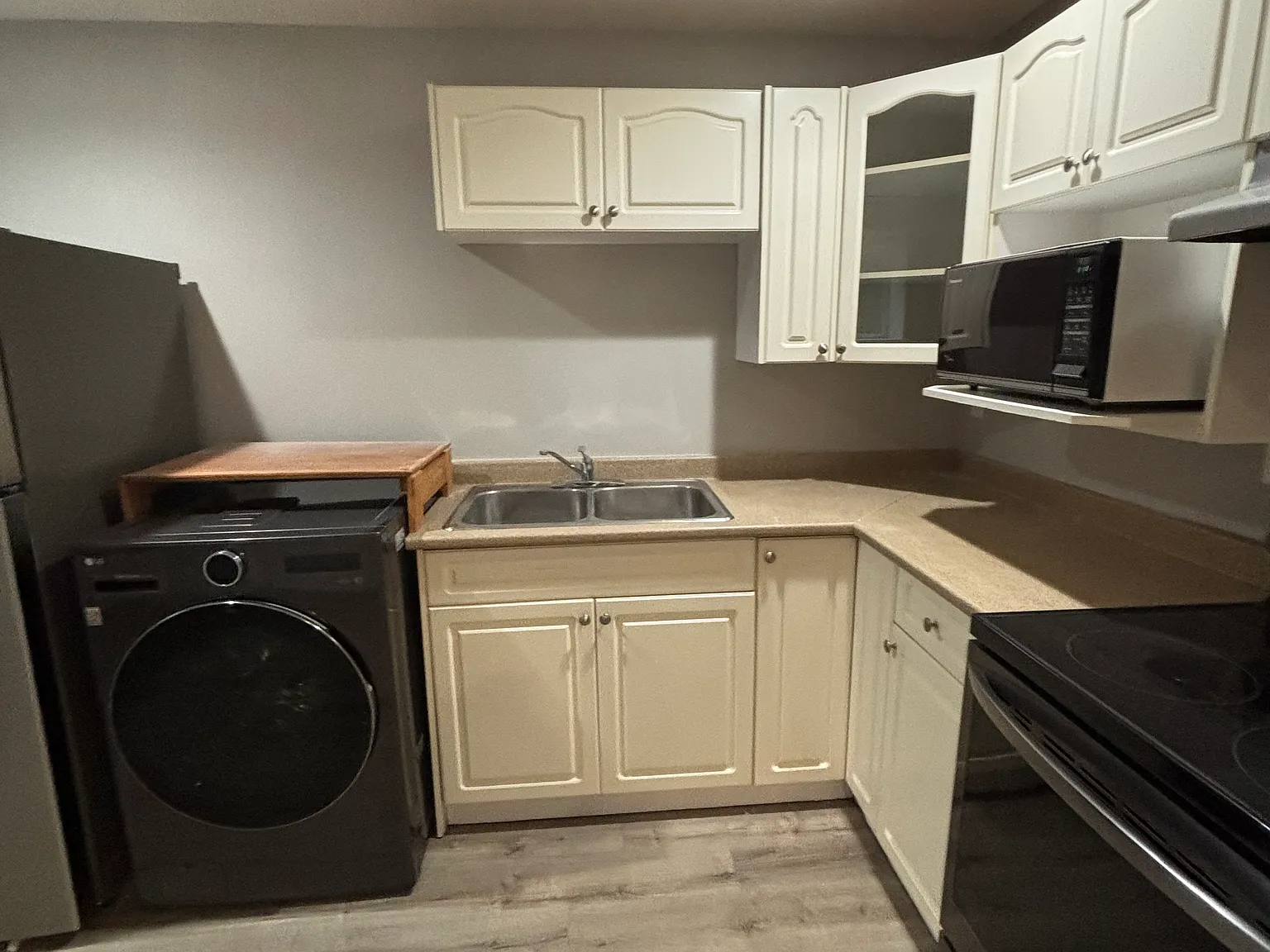 One Bedroom Suite — Photo 4