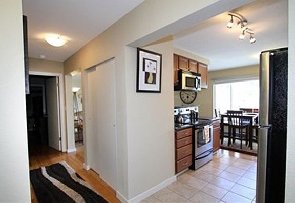 2nd image of 5321 N Pearl St Unit 207