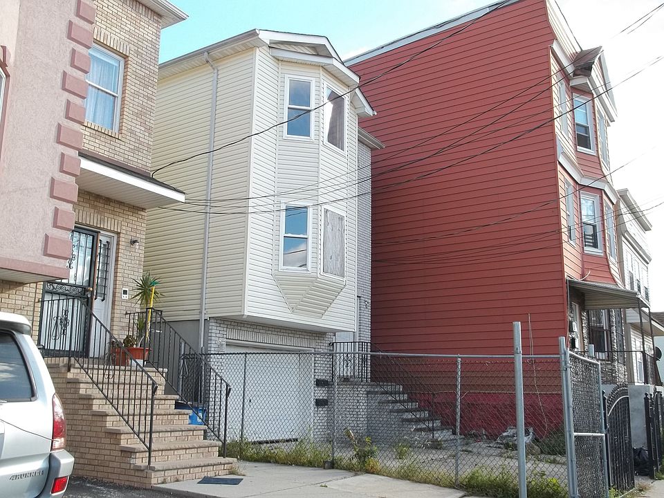 2nd image of 540 S 11th St