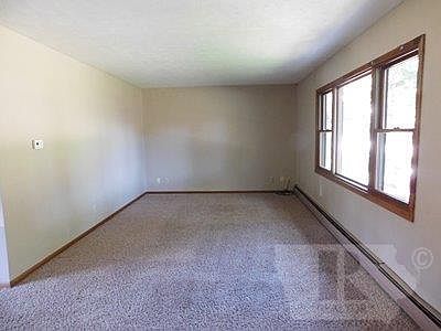 3rd image of 801 S Park Dr