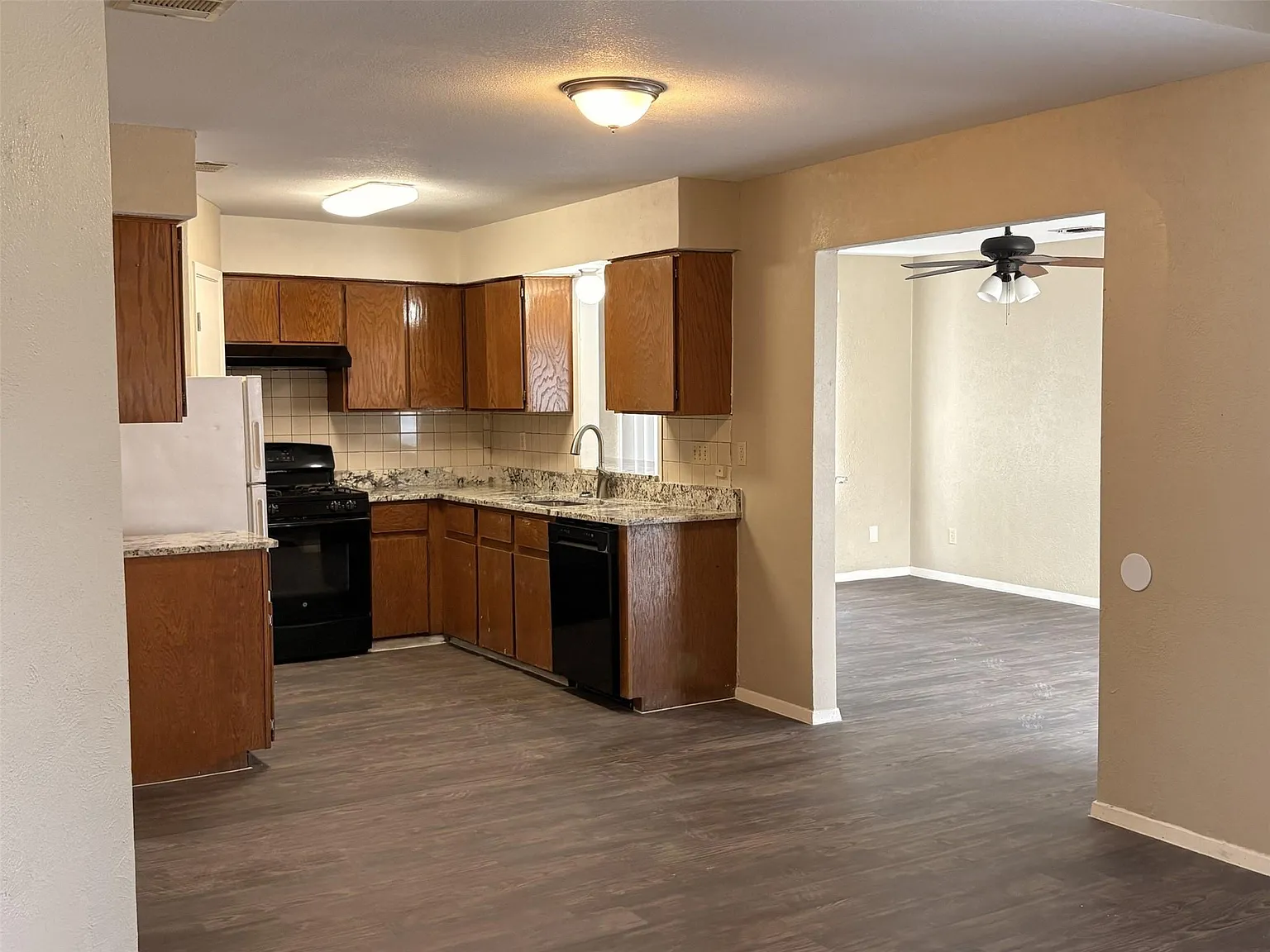 5 bed, 3.0 bath, 1793 sqft, $2,750 — Photo 2