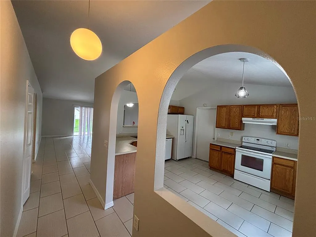 3 bed, 2.0 bath, 1398 sqft, $1,900 — Photo 3