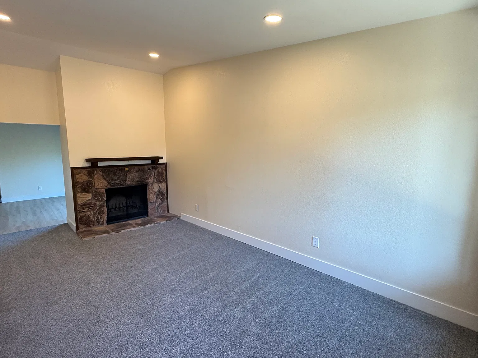 2 bed, 1100 sqft, $3,200 — Photo 3