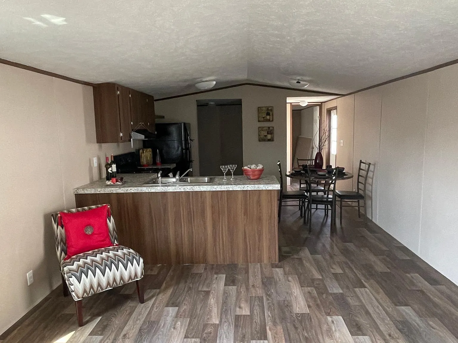 3 bed, 1063 sqft, $1,300 — Photo 3