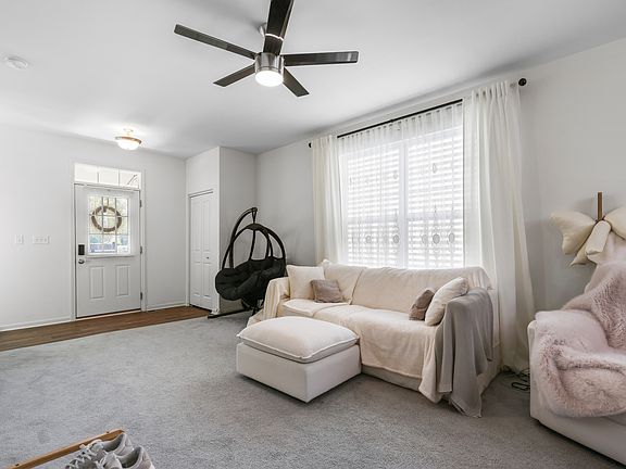3rd image of 3633 Hyde Park Ct