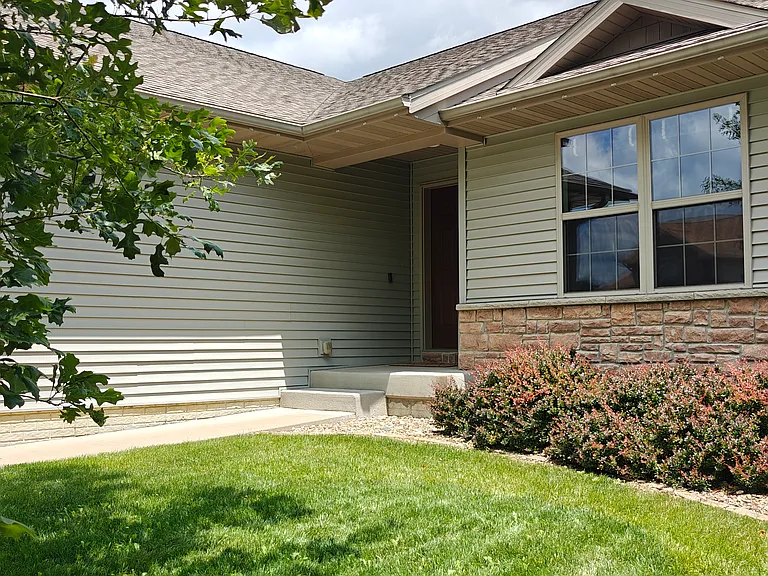 242 S Stewart St — Photo 1