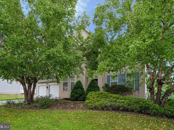 6003 Shady Wood Cir, Collegeville, PA 19426