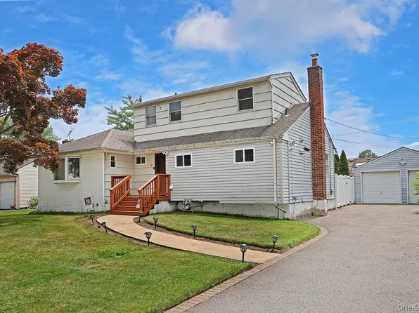 41 Cambria Road, Syosset, NY 11791