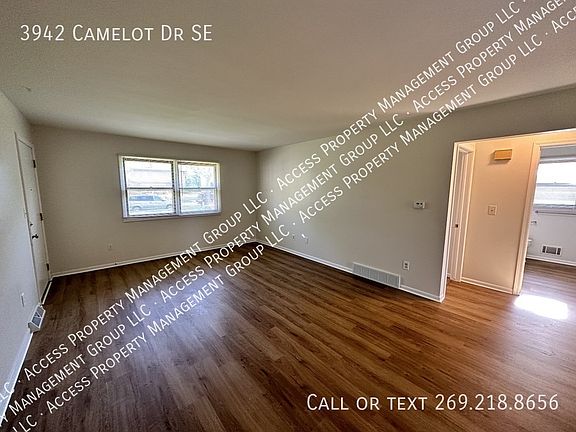 4th image of 3942 Camelot Dr SE