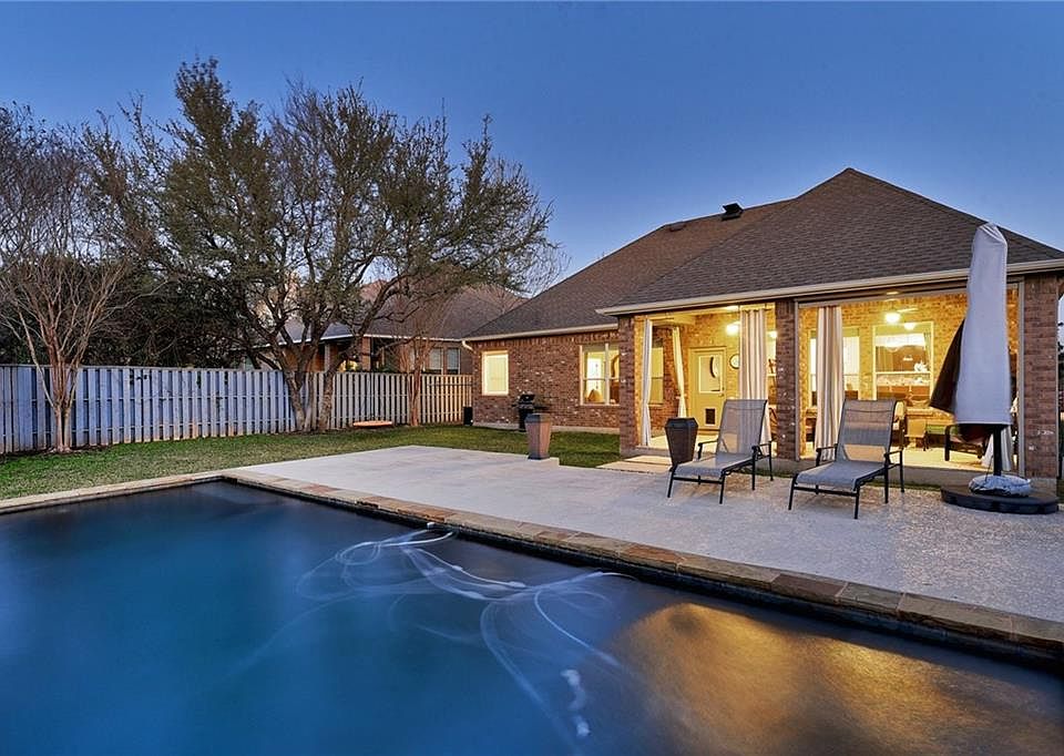 1st image of 2279 Park Place Cir