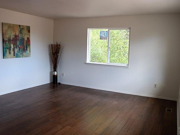 3rd image of 929 Shay Ln