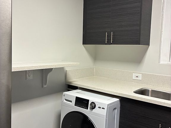 2nd image of 914 Sampson St APT 2