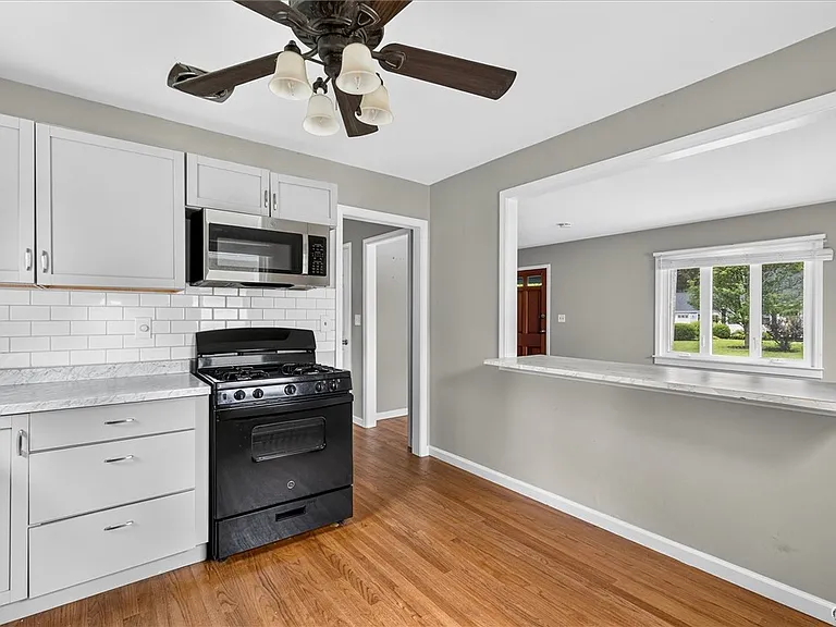 211 Windemere Rd — Photo 8