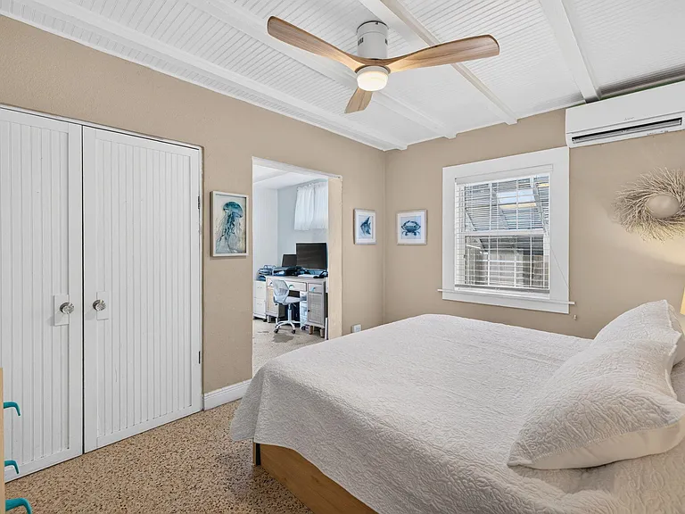 601 NE 14th Pl — Photo 24