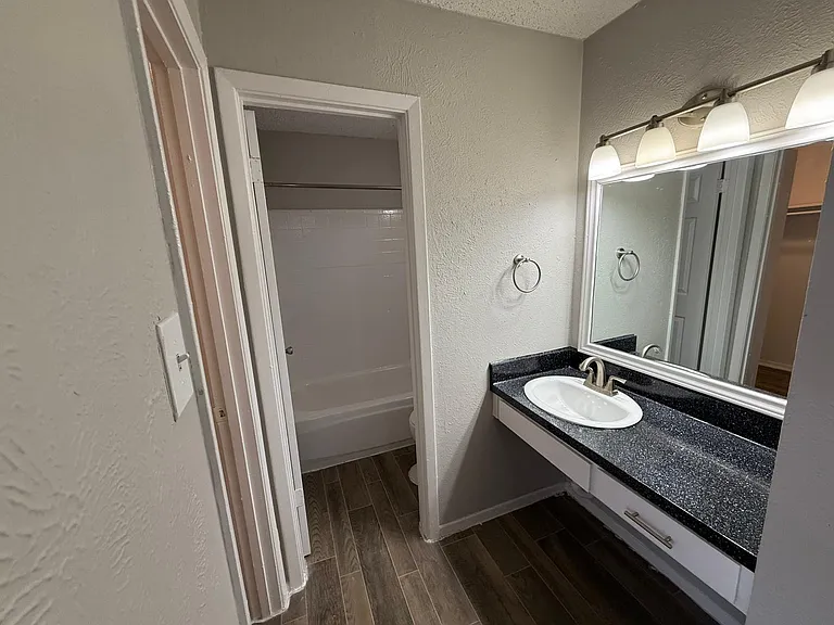 Maxton West Apartment Homes — Photo 111