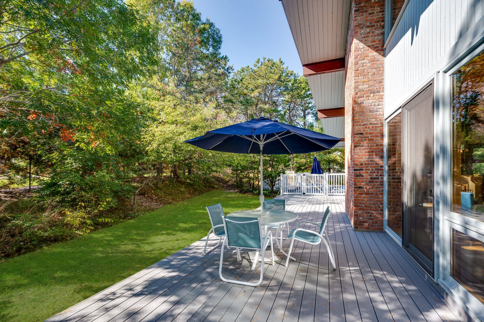  Side Deck and Yard