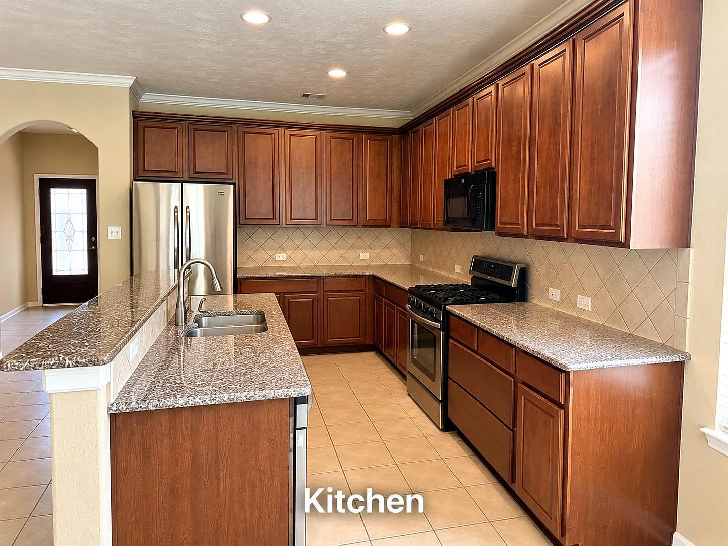 4 bed, 2.5 bath, 2432 sqft, $2,400 — Photo 4