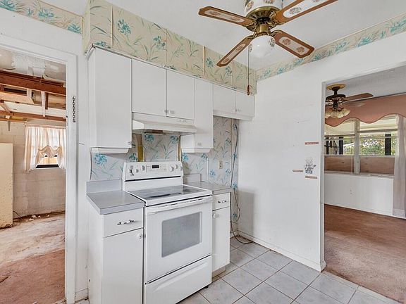 4th image of 1076 Madrid Road