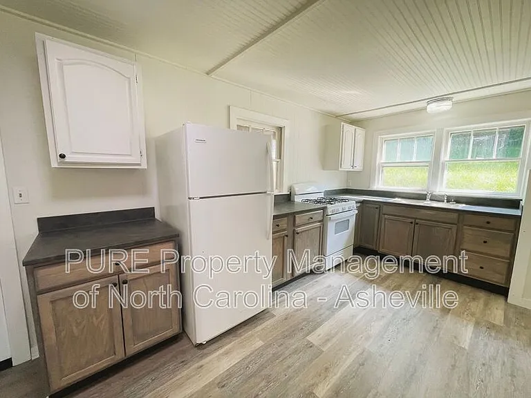 164 Spring St — Photo 4