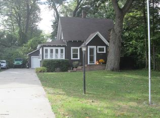 547 Ridge Ave, Spring Lake, MI 49456