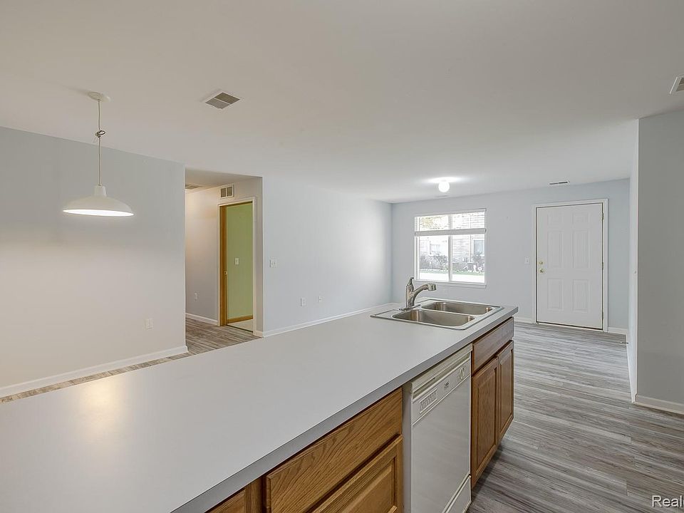 2154 Frazho Rd, photo 10