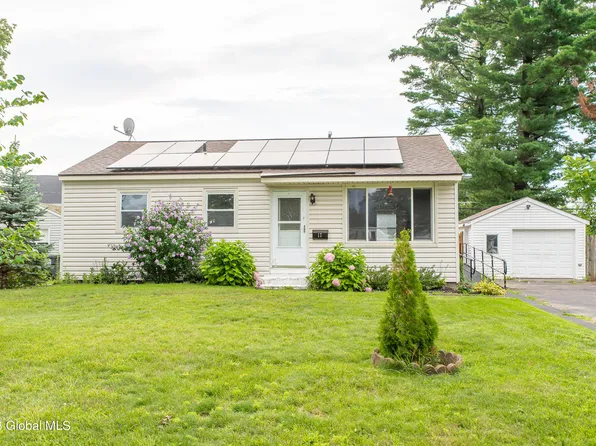 17 Sherwood Drive, Latham, NY 12110