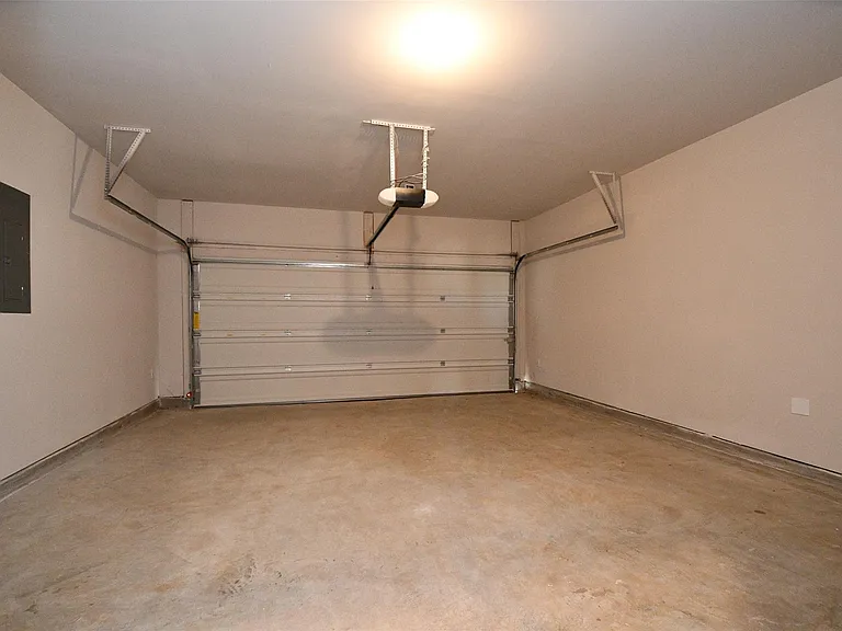 19718 Dwight Eisenhower Dr — Photo 28