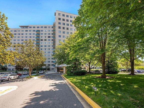 2nd image of 10201 Grosvenor Pl APT 1004A