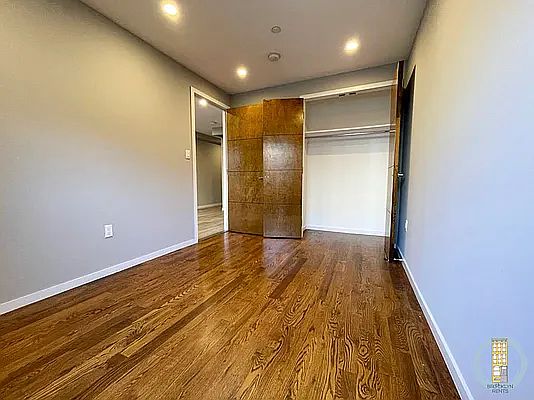 5th image of 285 Jefferson Ave APT 1