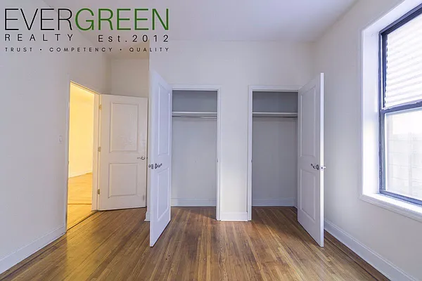 Rented by Evergreen Apartments BK | media 10