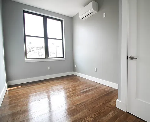 Rented by Arvik Group Real Estate | media 34