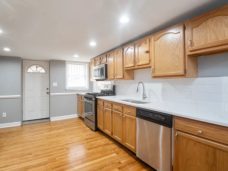 1509 McHenry St — Photo 2