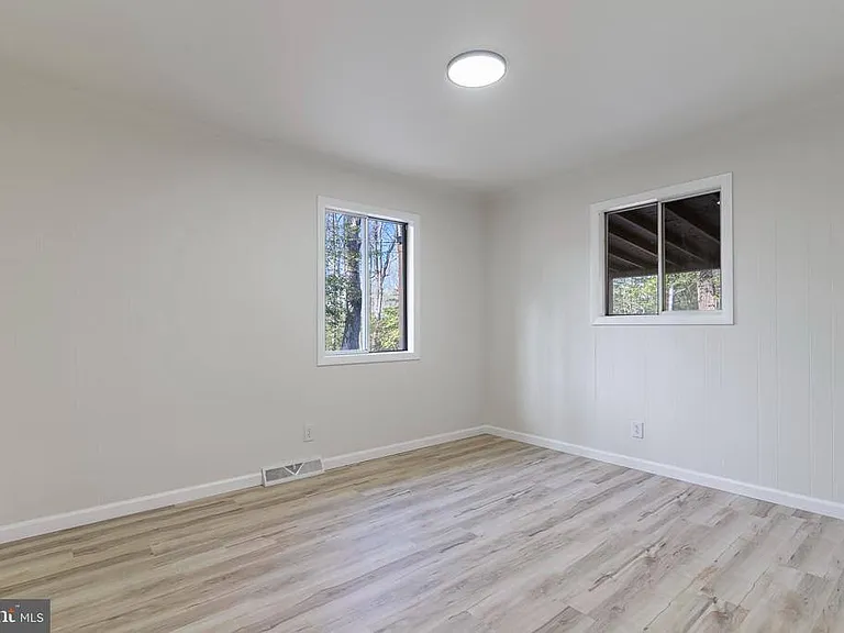 12403 Ridge Rd — Photo 16